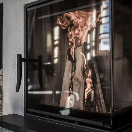 Aadla Walser-chalets Mit Privater Sauna, Hotpot Und Hotelservice *