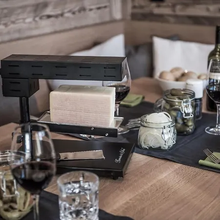 Aadla Walser-chalets Mit Privater Sauna, Hotpot Und Hotelservice Chalet *