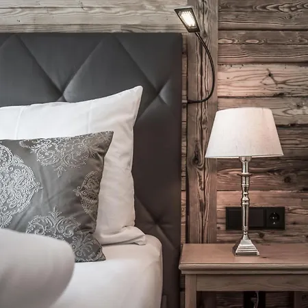 Aadla Walser-chalets Mit Privater Sauna, Hotpot Und Hotelservice Schröcken