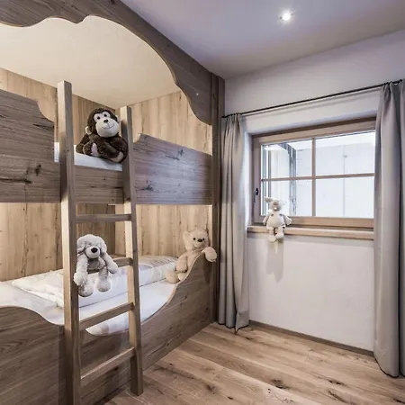 Aadla Walser-chalets Mit Privater Sauna, Hotpot Und Hotelservice *