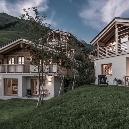 Aadla Walser-chalets Mit Privater Sauna, Hotpot Und Hotelservice Chalet *