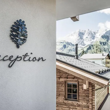Aadla Walser-chalets Mit Privater Sauna, Hotpot Und Hotelservice